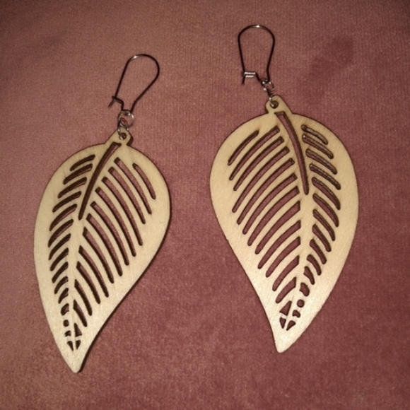 Boho Wood Leaf Feather Earrings Lightweight Carved Cut Out Bohemian Big Leaves - Picture 2 of 5